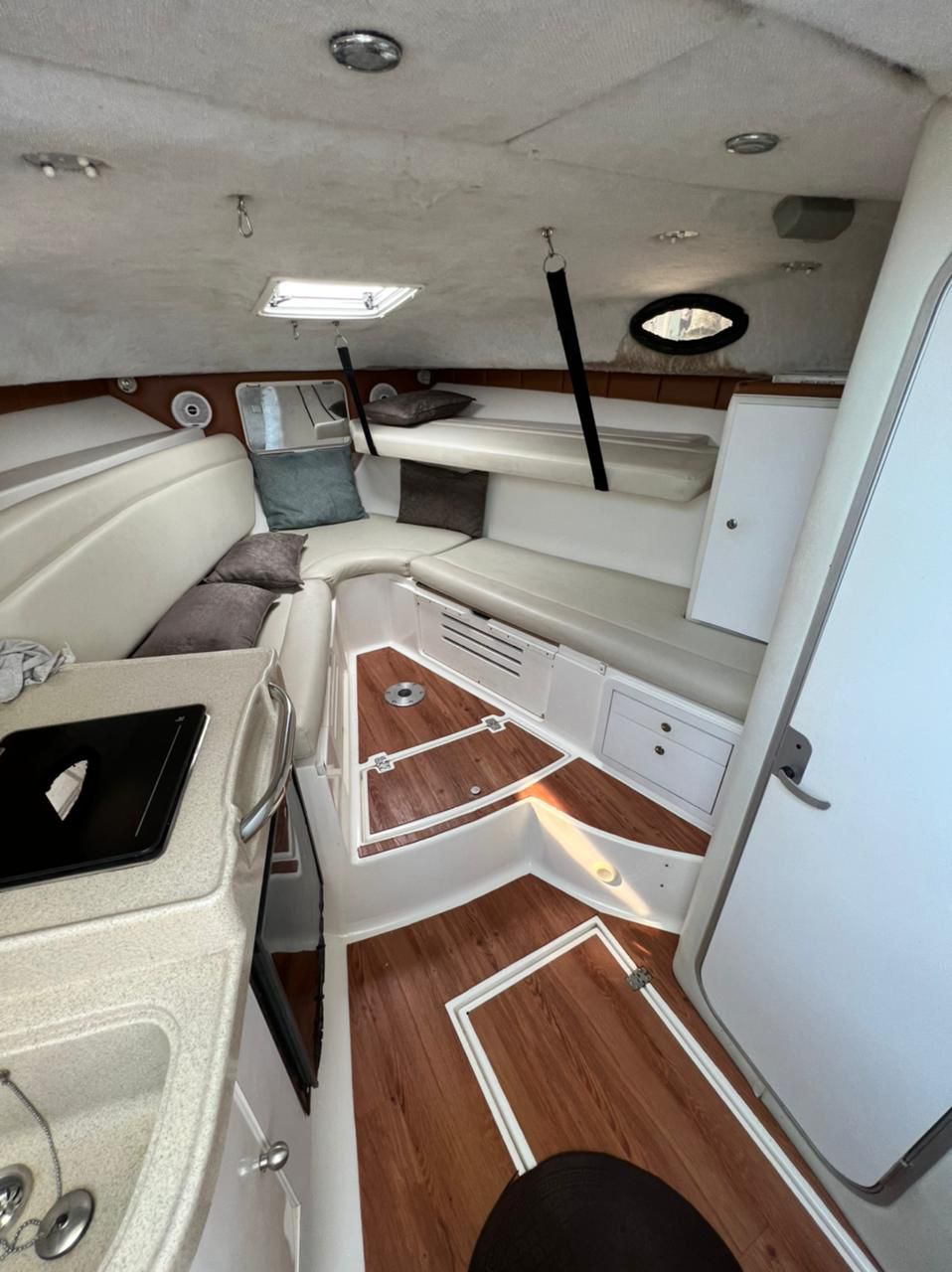 Camarote de la Wellcraft 290 FT